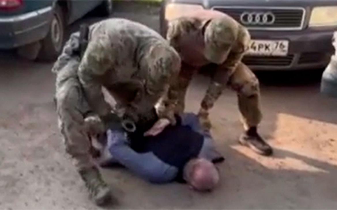ФСБ-задержала-девять-россиян-за-призывы-к-убийствам-военных-и-силовиков