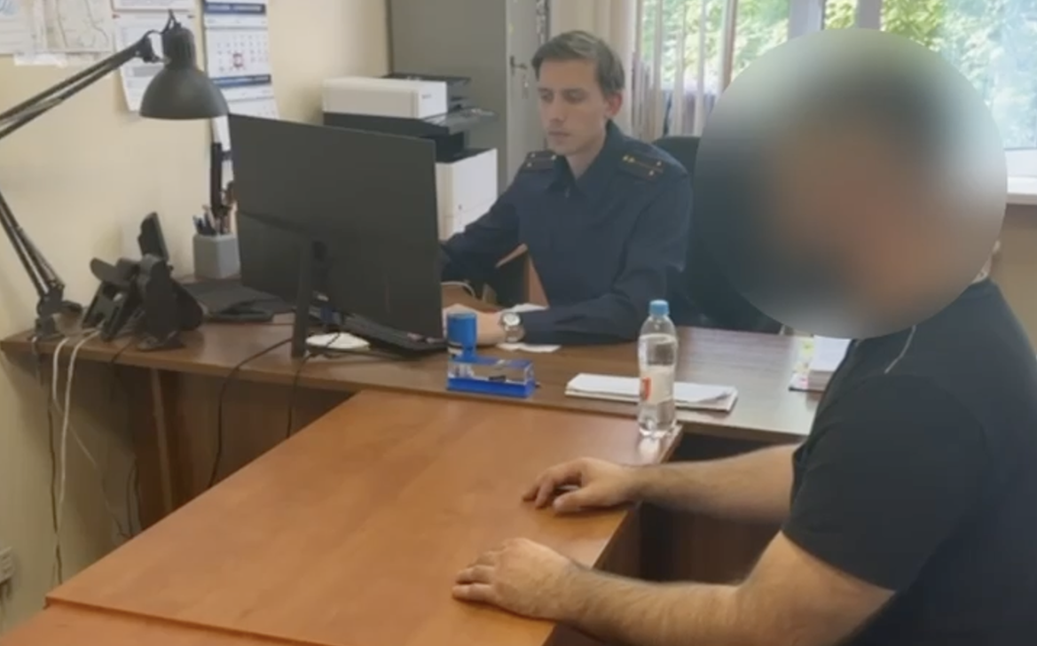 Задержаны-пилоты-пролетевшего-над-пляжем-Ладожского-озера-самолета