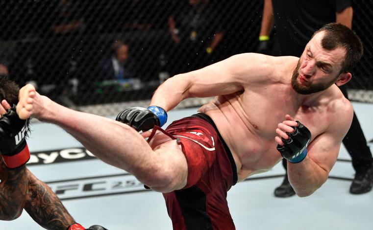 Российский-боец-нокаутировал-бразильца-за-42-секунды-на-турнире-ufc
