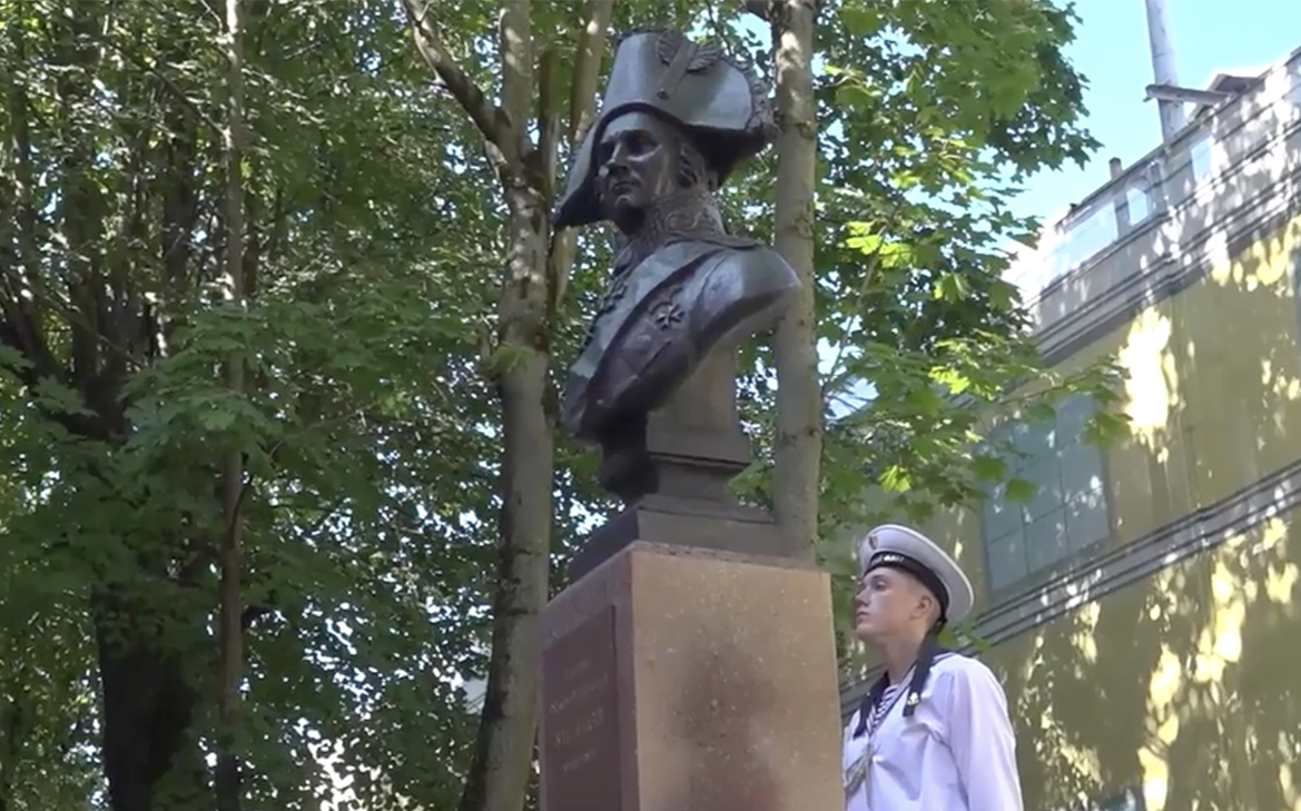Белоусов-открыл-в-Петербурге-памятник-адмиралу-Ушакову