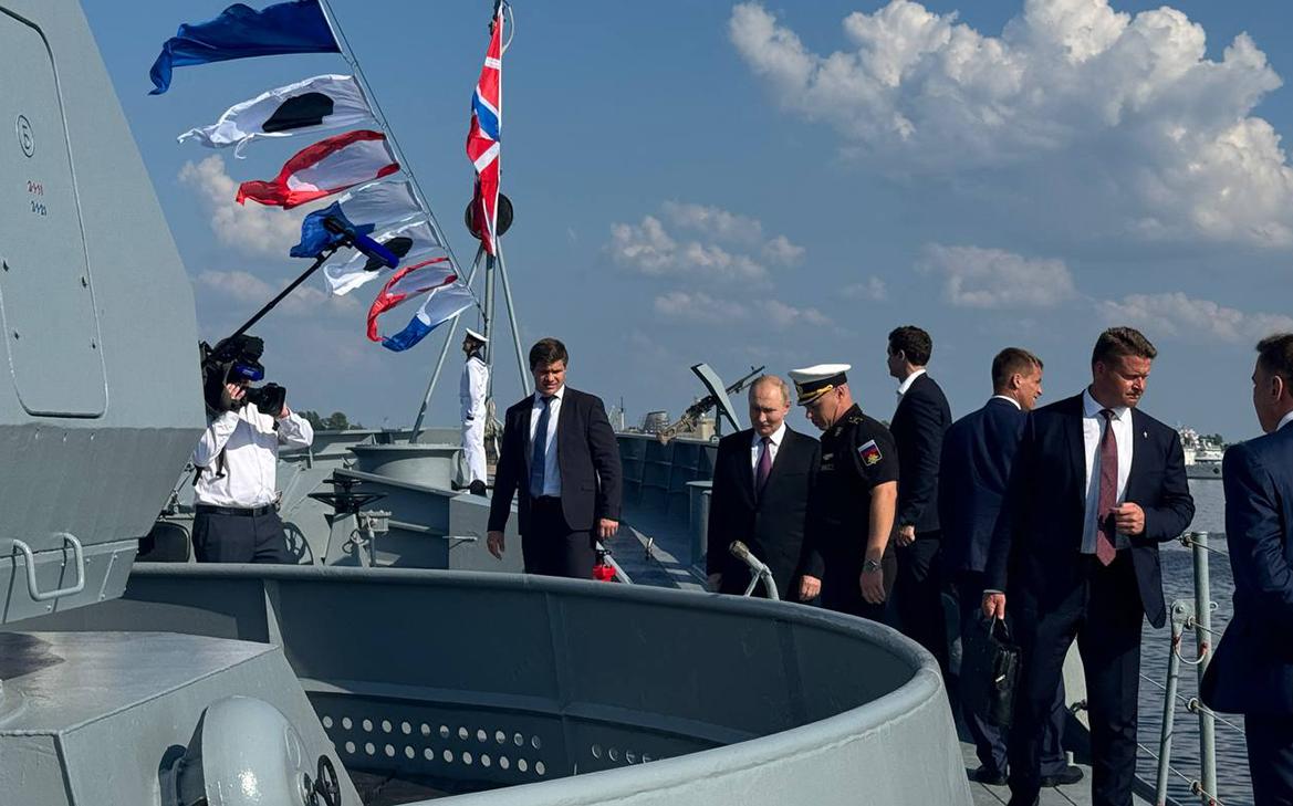 Путин-посетил-фрегат,-отразивший-атаку-дронов-на-Ленинградскую-область