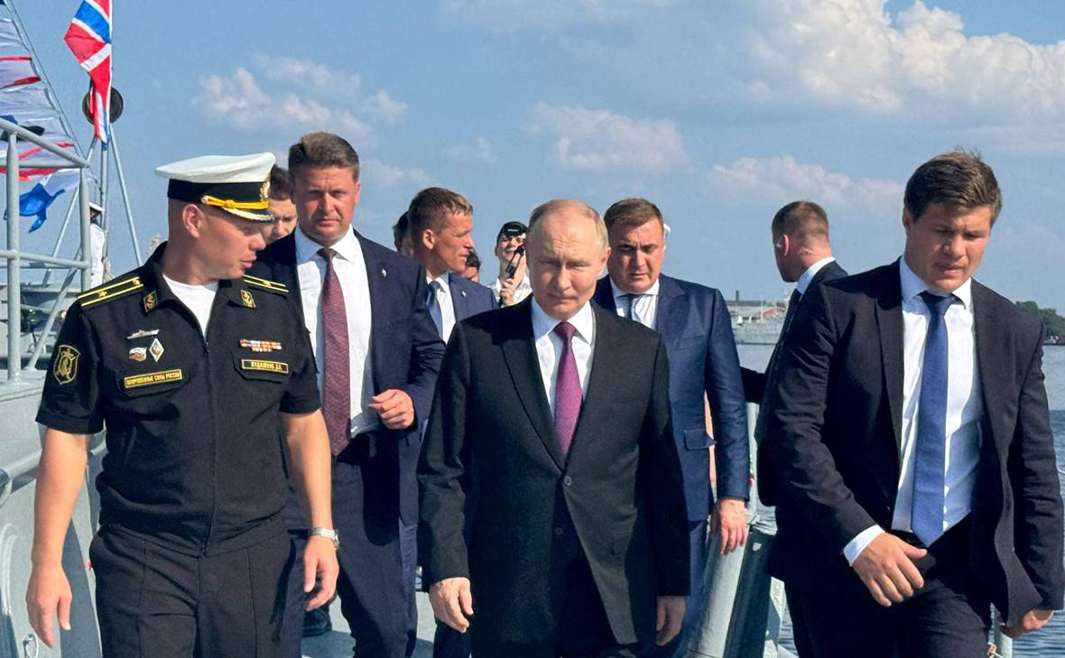 Путин-повысил-в-ранге-командира-«Адмирала-Григоровича»