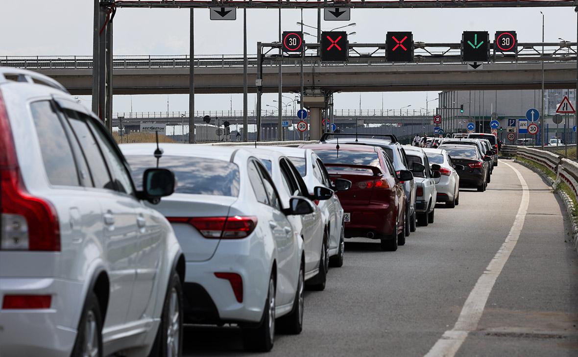 У-Крымского-моста-скопилось-более-1-тыс.-автомобилей