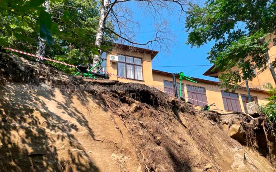 Под-завалами-грунта-в-санатории-в-Кисловодске-начали-искать-человека