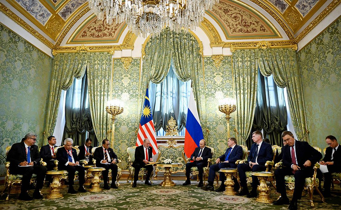 Переговоры-Путина-и-короля-Малайзии-в-Кремле-завершились