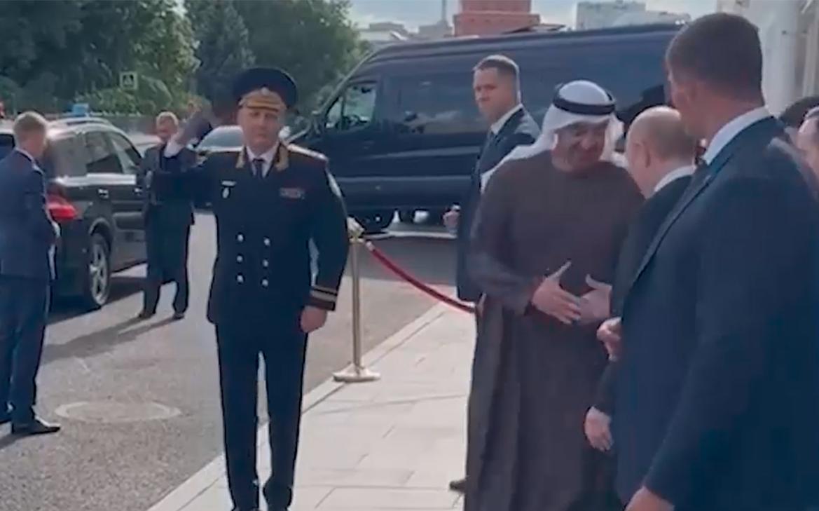 Путин-проводил-президента-ОАЭ-после-встречи-в-Кремле.-Видео