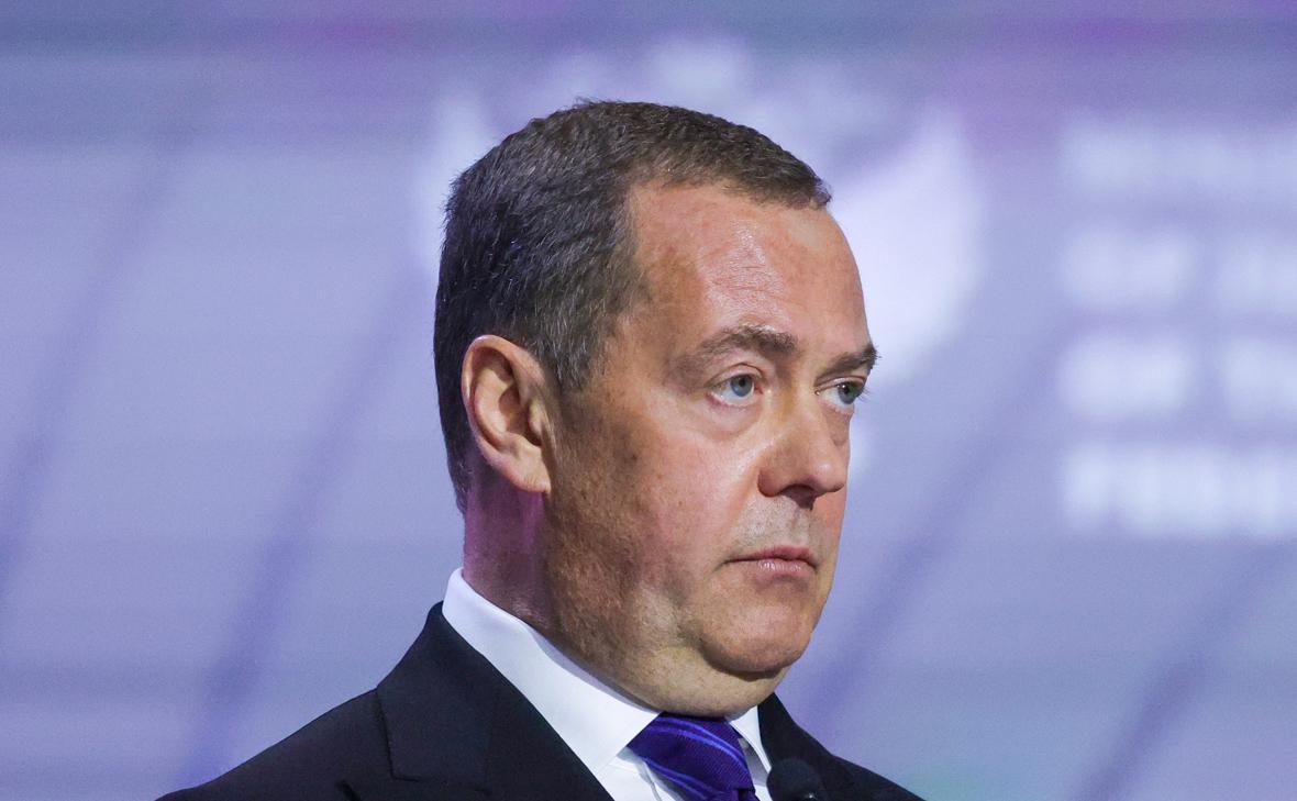 Медведев-заявил,-что-ЕС-мешает-попыткам-США-по-урегулированию-на-Украине