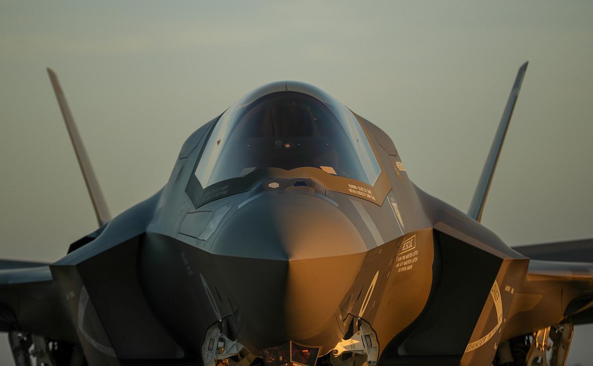Британский-истребитель-невидимка-f-35b-экстренно-сел-в-японском-аэропорту