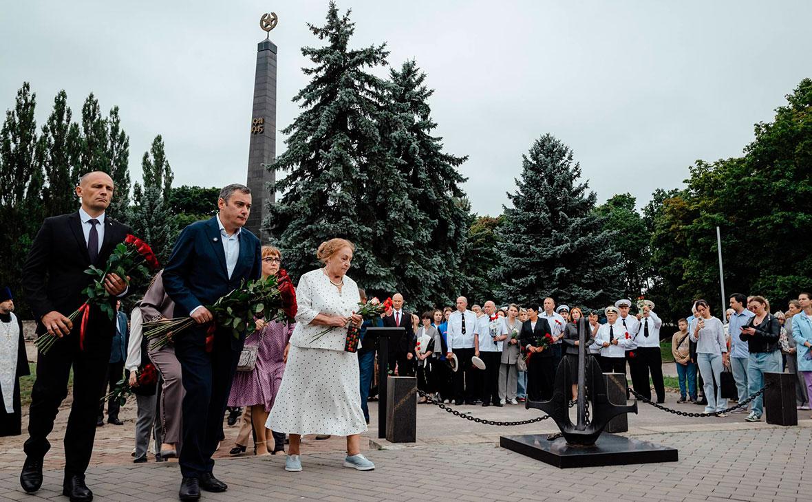 В-Курске-состоялась-панихида-по-погибшим-членам-экипажа подлодки «Курск»