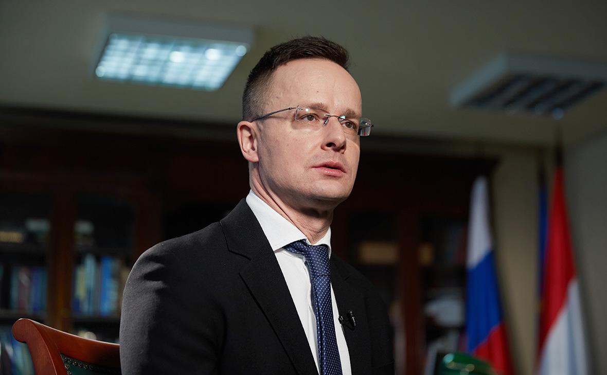 Сийярто-заявил,-что-Зеленский-давно-должен-был-начать-переговоры-о-мире