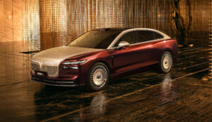 Китайская-альтернатива-bmw-7-й-серии-и-mercedes-benz-s-класса-с-решеткой-в-стиле-bentley-и-1,5-литровым-турбомотором:-новые-фото-voyah-passion-l