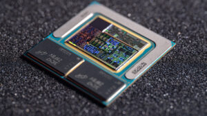 Когда-intel-наконец-то-доработает-драйвера-её-видеокарты-могут-стать-очень-хорошими.-Консоль-msi-claw-8-ai+-после-обновления-стала-намного-производительнее