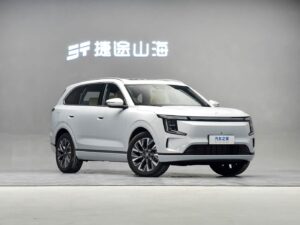 Новый-уровень-для-jetour:-гибридный-jetour-shanhai-l7-plus-с-3-метровой-кроватью,-холодильником-и-запасом-хода-1700-км-выходит-в-предпродажу-18-августа