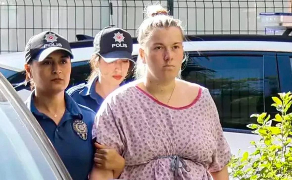 На-оставившую-ребенка-в-туалете-аэропорта-в-Турции-россиянку-завели-дело