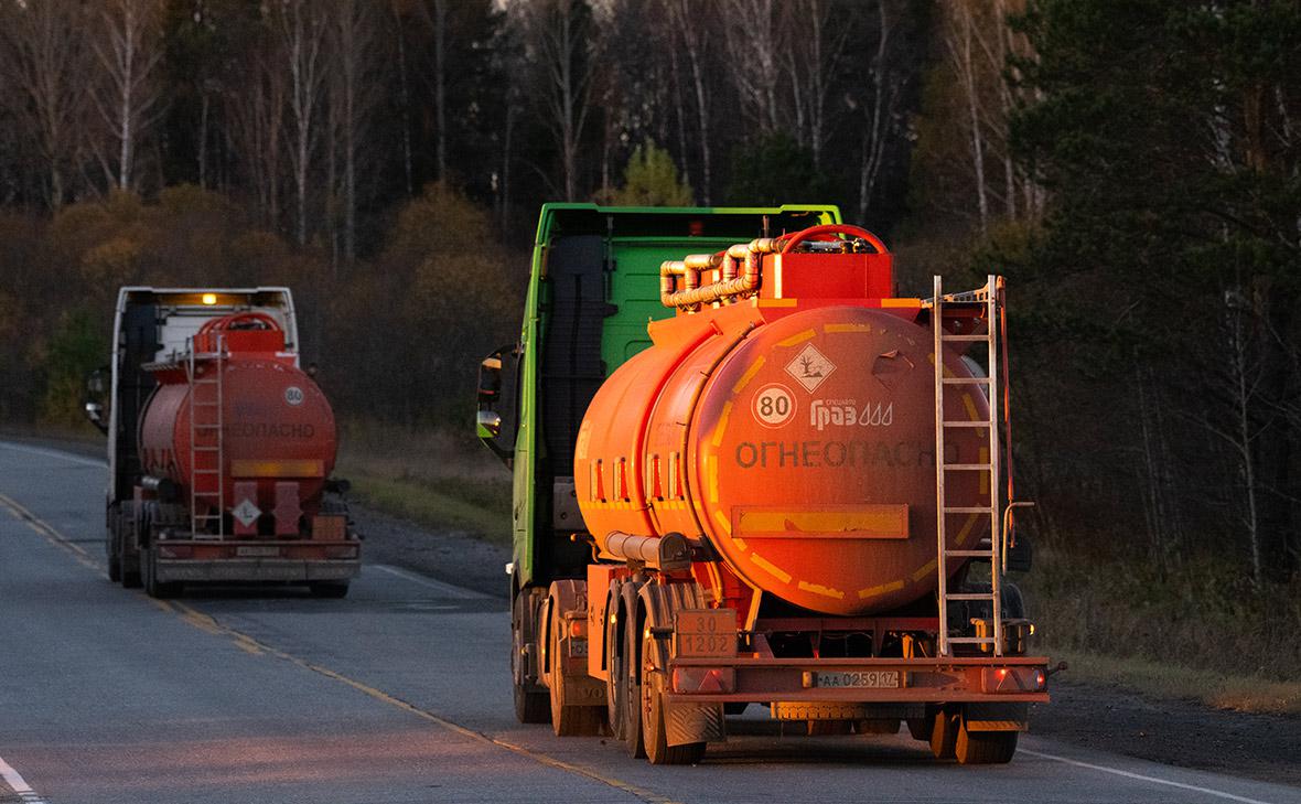 В-Приморье-удвоили-число-бензовозов-из-за-дефицита-топлива