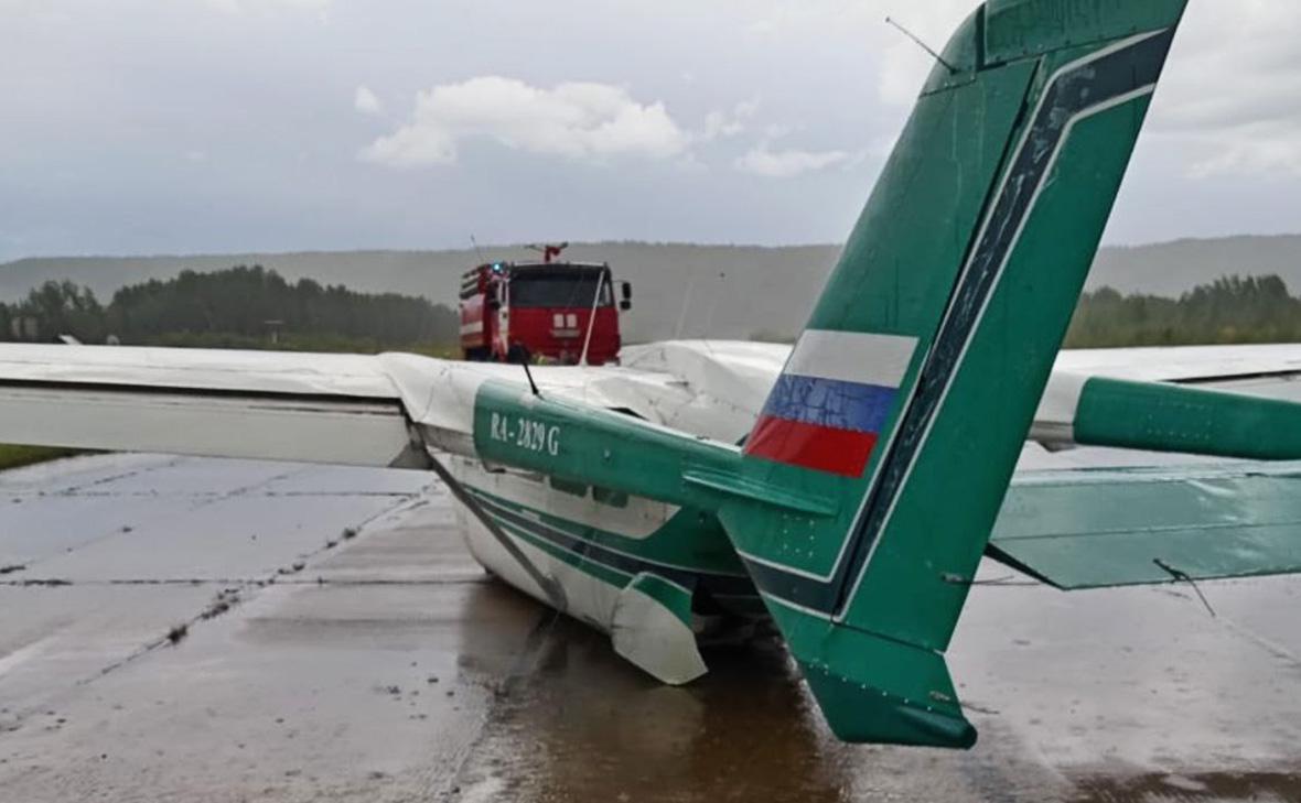 В-Красноярском-крае-у-самолета-cessna-337-сложилось-шасси-при-посадке