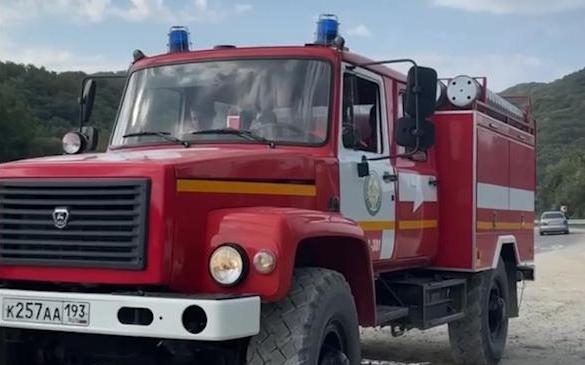Лесной-пожар-заблокировал-туристов-под-Геленджиком