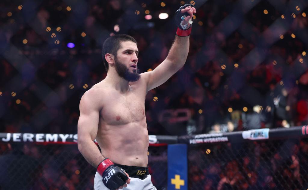 В-ufc-назвали-дату-следующего-чемпионской-боя-Махачева