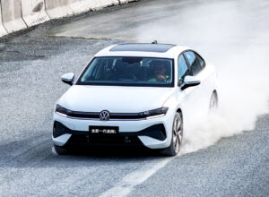 Новый-просторный-volkswagen-со-160-сильным-мотором-и-5g-—-всего-114,9-тыс-юаней-(1,34-млн-рублей).-Новый-volkswagen-sagitar-l-поступил-в-продажу