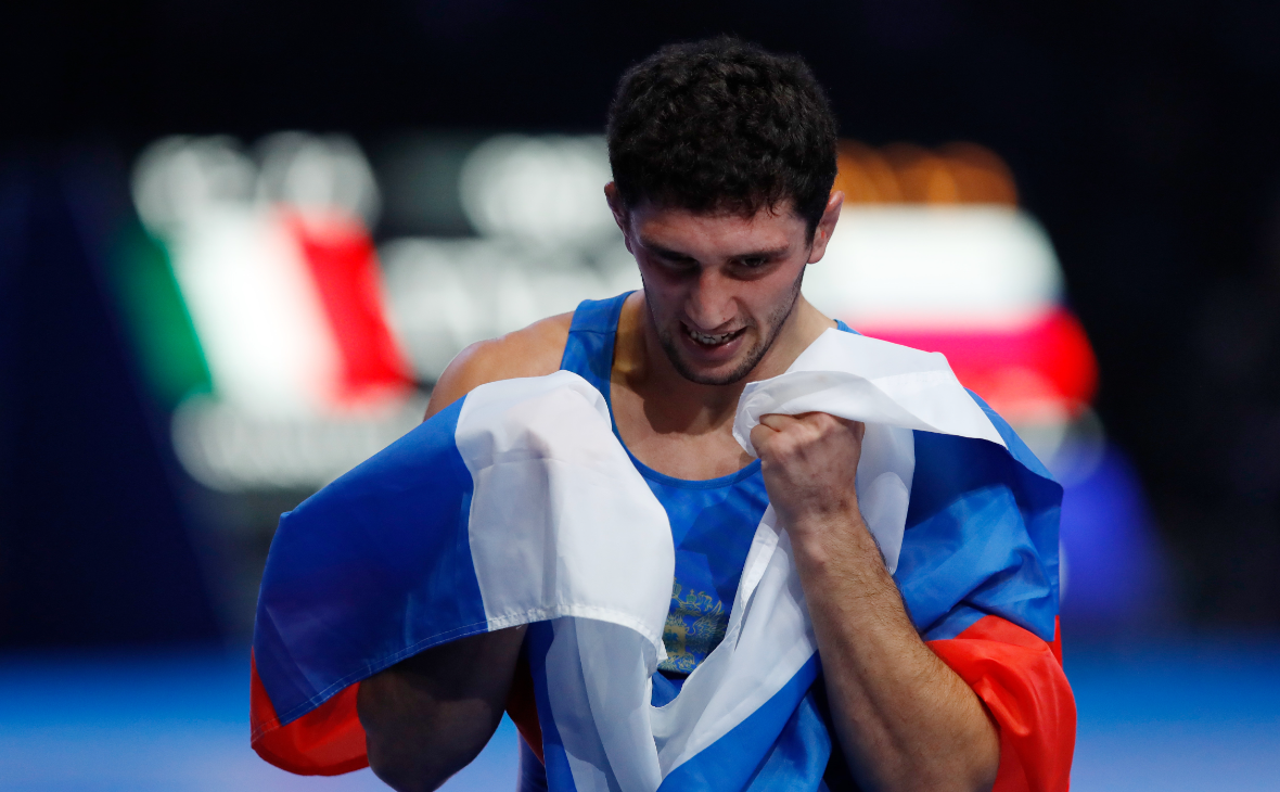 Чемпион-Олимпиады-Сидаков-проиграл-бывшему-российскому-борцу-на-ЧМ
