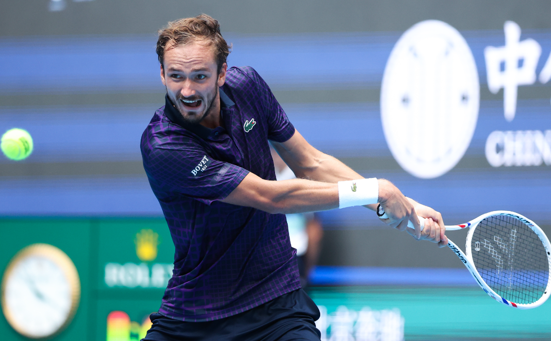 Даниил-Медведев-вышел-в-четвертьфинал-на-втором-турнире-atp-подряд