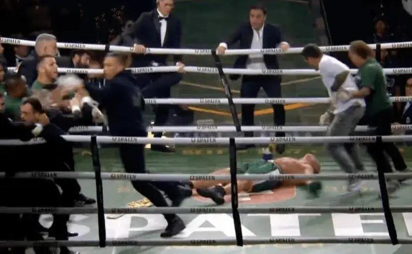 Легенду-ufc-нокаутировали-во-время-массовой-драки-на-ринге