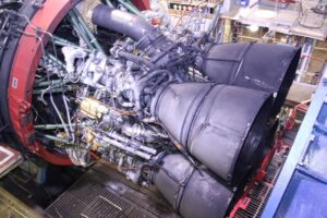 РД-171МВ-—-самый-мощный-в-мире-жидкостный-ракетный-двигатель-—-прошёл-проверку-огнём.-Роскосмос-успешно-испытал-первую-ступень-будущей-ракеты-сверхтяжёлого-класса
