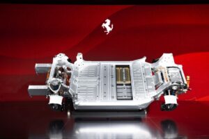 ferrari-представила-платформу-elettrica-с-четырьмя-моторами-и-мощностью-более-1000-лс.-для-первого-электрического-автомобиля