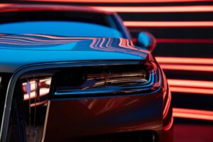 3-литровый-v6-на-326-лс,-полный-привод,-8-ступенчатый-«автоматом»,-пневпоподвеска-до-248-мм.-В-России-представлена-новая-версия-hongqi-h9