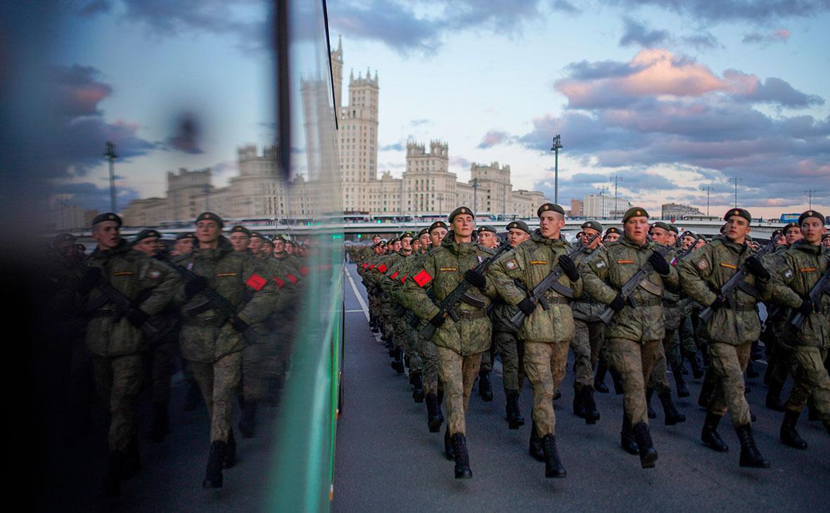 Зарплаты-российских-военных-выросли-почти-на-8%