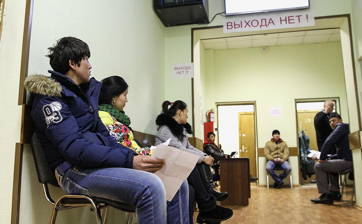 Мосгордума-повысила-стоимость-патентов-для-мигрантов-до-10-тыс.-рублей