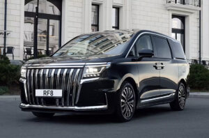 Аналог-toyota-alphard-с-2,0-литровым-мотором-и-8-ступенчатым-«автоматом»-и-топовым-оснащением-—-всего-4,7-млн-рублей.-В-России-стартовали-продажи-jac-rf8
