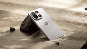 Странные-165-Гц.-В-oneplus-15-теперь-можно-использовать-экран-на-полную-в-приложениях,-но-адаптивная-частота-(от-1-Гц)-перестаёт-работать