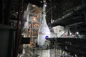 Подготовка-миссии-artemis-2-к-Луне-приостановлена-из-за-дефекта-люка-корабля-orion.-nasa-подчёркивает,-что-задержка-коснётся-только-тренировок,-а-не-даты-старта