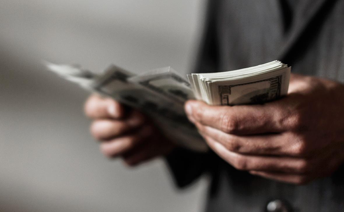 Как-россияне-в-два-раза-сократили-суммы-валюты-на-вкладах.-Инфографика