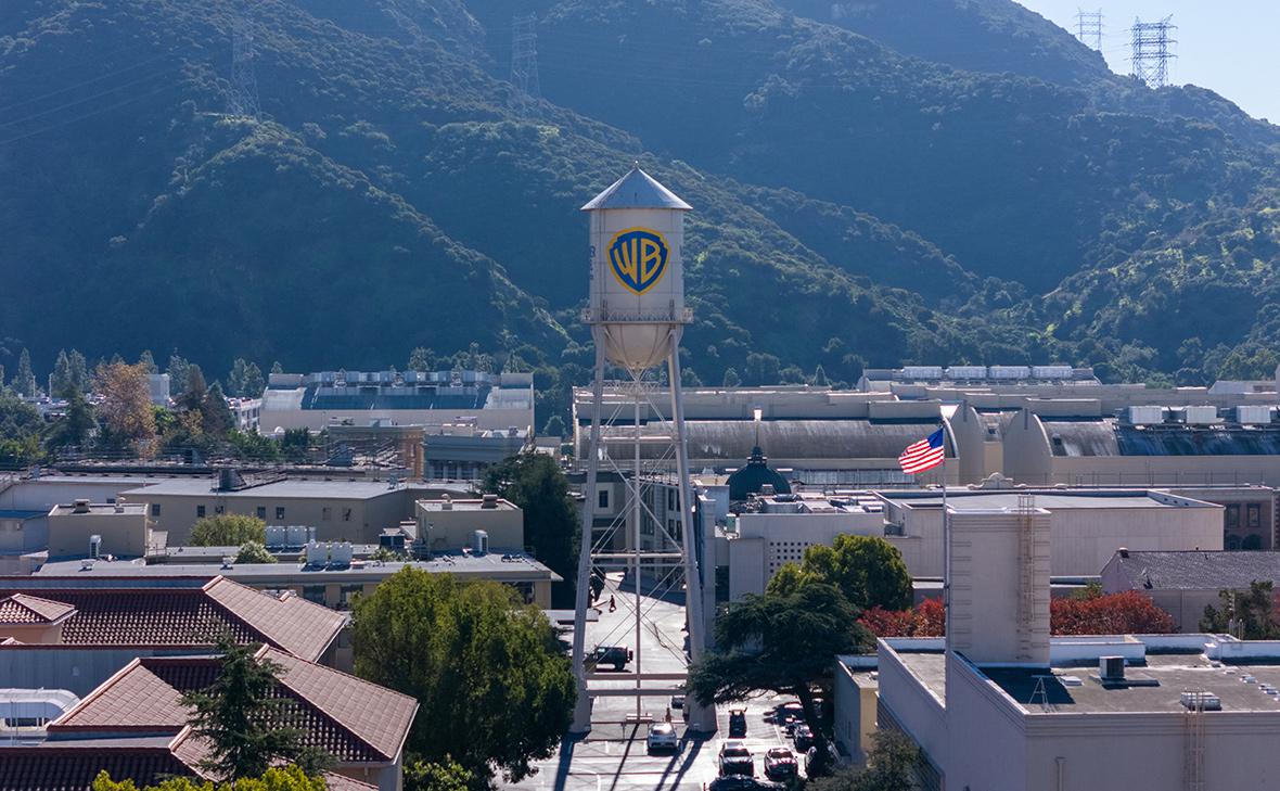 ft-узнала,-как-warner-bros.-«водила-за-нос»-paramount-до-сделки-с-netflix