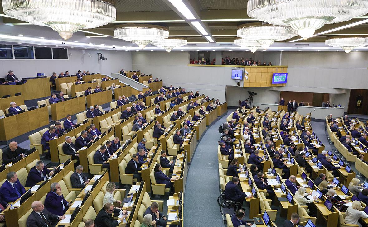 Госдума-приняла-закон-о-доступе-финразведки-к-операциям-по-картам-«Мир»