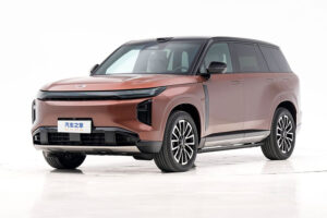 Аналог-li-auto-l6-и-voyah-free-с-полным-приводом,-500-лс,-1020-км-на-баке-бензина-и-официальной-гарантией.-Российским-дилерам-представили-gac-s7