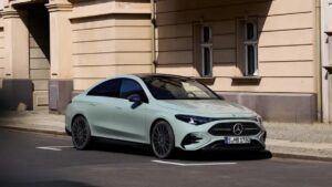 Новая-реальность:-свежий-mercedes-benz-cla-220-оснащен-1,5-литровым-двигателем,-созданным-совместно-с-geely,-который-выпускают-в-Китае