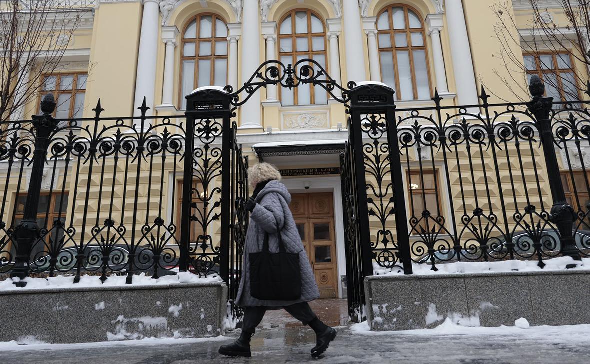 Банк-России-вдвое-сократит-продажи-валюты-без-учета-бюджетного-правила