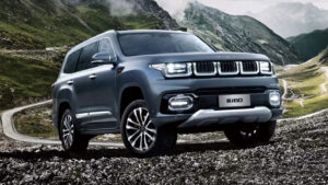 Заменитель-toyota-land-cruiser-с-рамой,-8-ступенчатым-«автоматом»-и-полным-приводом-подорожал-в-России-на-200-тыс-рублей.-baic-bj60-сейчас-стоит-от-5,8-млн-рублей