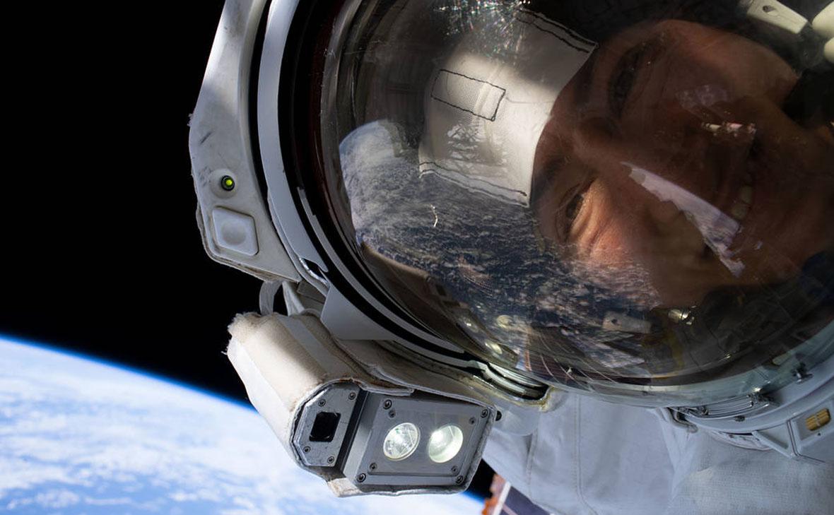 nasa-разрешило-астронавтам-брать-с-собой-в-космос-iphonе
