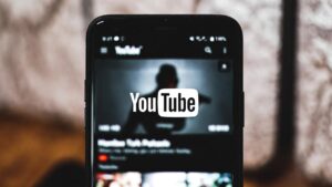 Новые-ограничения-для-блокирующих-рекламу:-google-отключает-комментарии-и-описания-видео-в-youtube,-даже-платная-подписка-premium-не-спасает