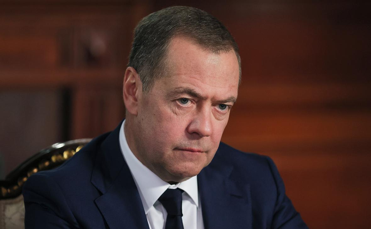 Медведев-написал-о-«предчувствии-Апокалипсиса»-из-за-неконтролируемого-ИИ