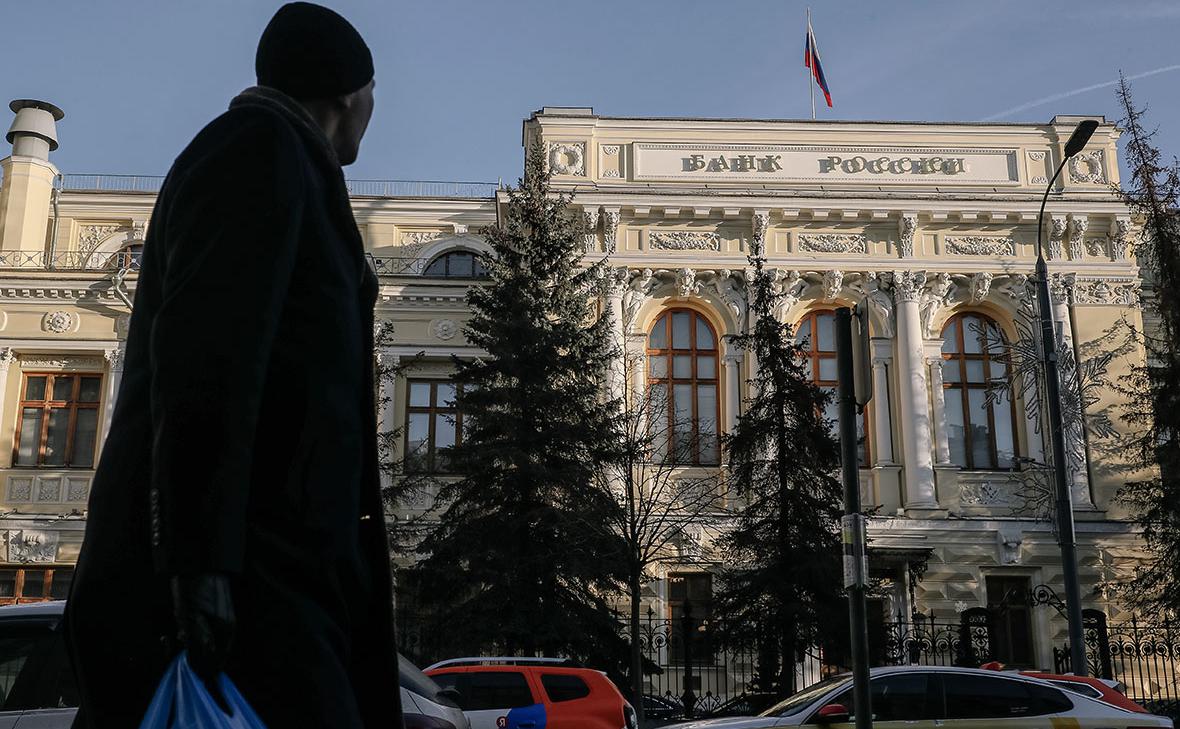 Золотые-запасы-ЦБ-сократились-до-минимума-с-марта-2022-года