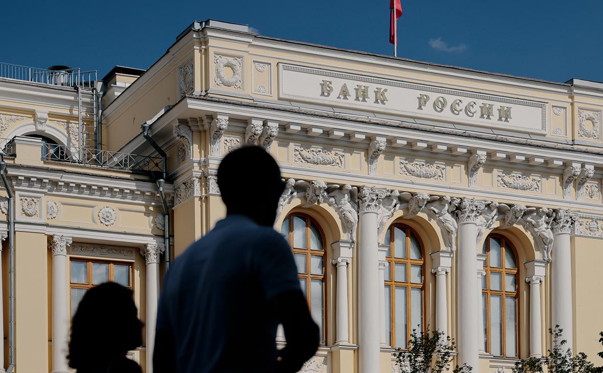 Международные-резервы-России-за-неделю-сократились-почти-на--млрд