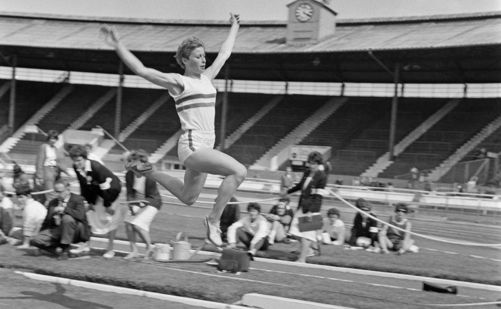 Умерла-первая-британская-олимпийская-чемпионка-в-легкой-атлетике