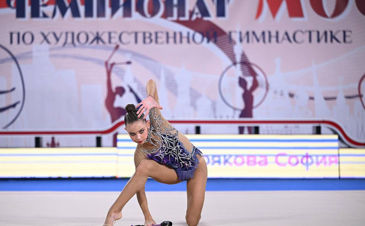 Российская-гимнастка-не-повернулась-к-флагам-во-время-гимна-Украины