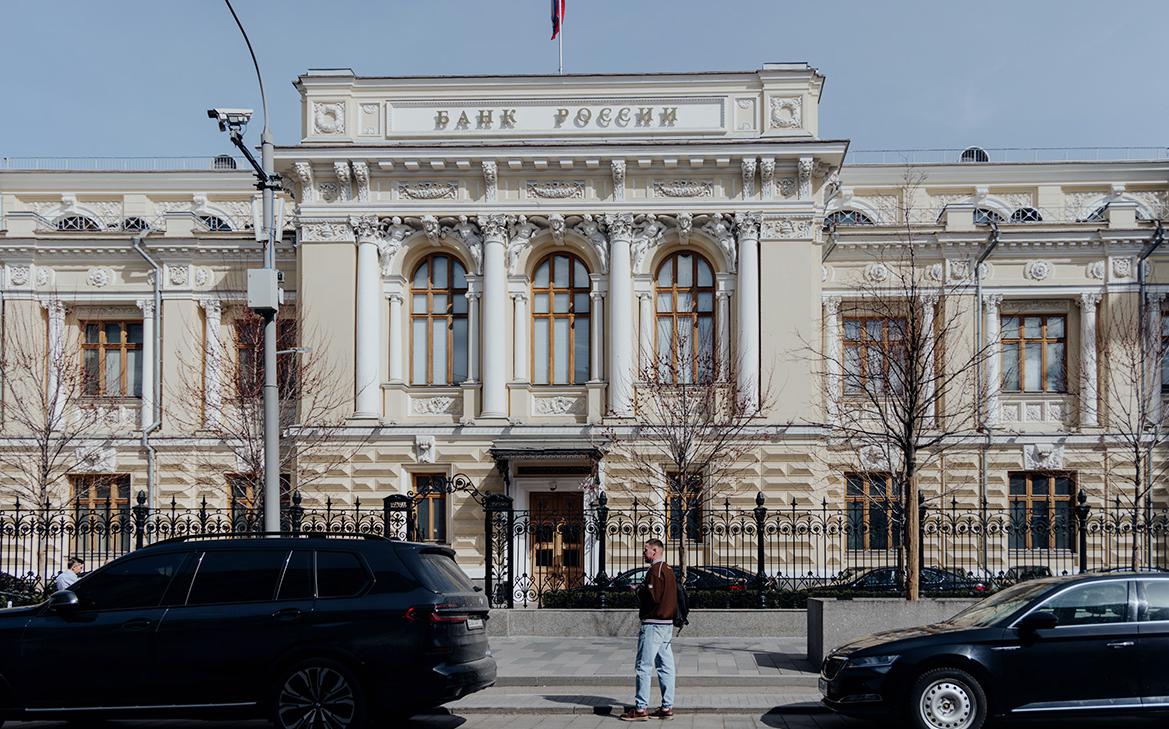 Экономист-Задорнов-–-о-решении-ЦБ-снизить-ставку.-Прямой-эфир-Радио-РБК