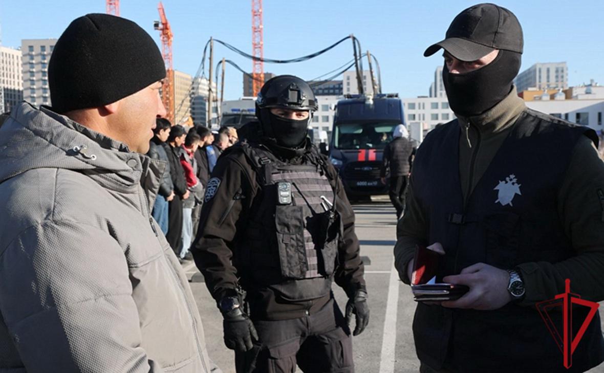 В-Петербурге-силовики-вручили-39-повесток-в-ходе-рейда-на-стройплощадке